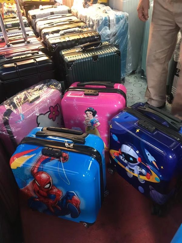 अनलॉकिंग एडवेंचर अल्टीमेट चिल्ड्रन रोलिंग सूटकेस आउटडोर एक्सप्लोरर्स के लिए प्रिंसेस ट्रॉली बैग