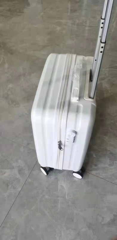 यूनिसेक्स 18 20 24 इंच टिकाऊ और मजबूत एबीएस सामग्री बोर्डिंग सूटकेस लड़कों और लड़कियों के लिए