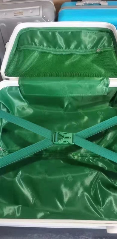 यूनिसेक्स 18 20 24 इंच टिकाऊ और मजबूत एबीएस सामग्री बोर्डिंग सूटकेस लड़कों और लड़कियों के लिए