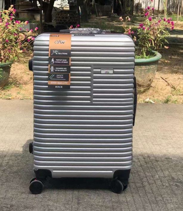 एल्यूमीनियम फ्रेम हार्डसाइड रोलिंग ज़िपर फ्लाइट केस OEM ODM कस्टम लेबल एंटी-स्क्रैच ट्रैवल बैगेज सूटकेस के साथ 4 Whee