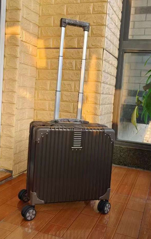 नया डिजाइनर सामान अच्छी गुणवत्ता स्क्रैच प्रूफ ट्रॉली सूटकेस बिजनेस कंप्यूटर सामान एल्यूमीनियम फ्रेम सूटकेस