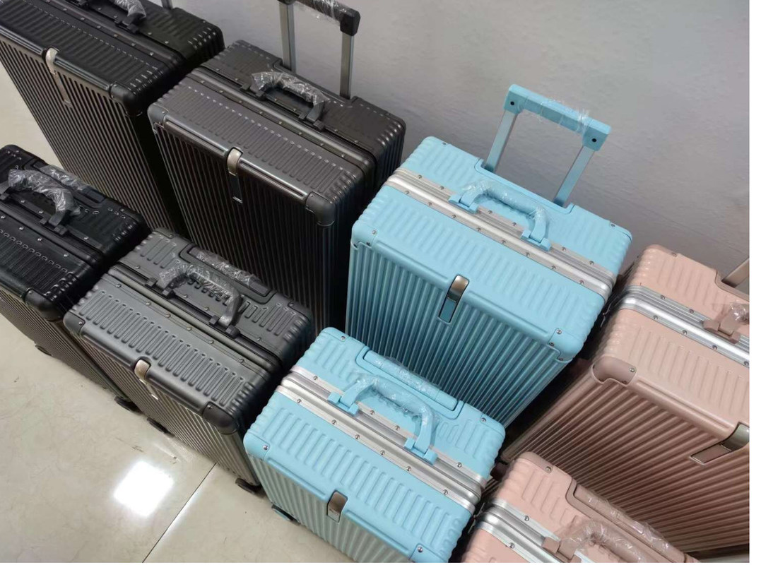 केबिन केस व्यापार यात्रा सामान 20 24 इंच पोर्टेबल एबीएस यूनिसेक्स एल्यूमीनियम फ्रेम सूटकेस